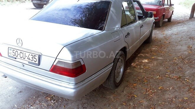Mercedes E 250 1994, 506,000 km - 0.3 l - Sabirabad