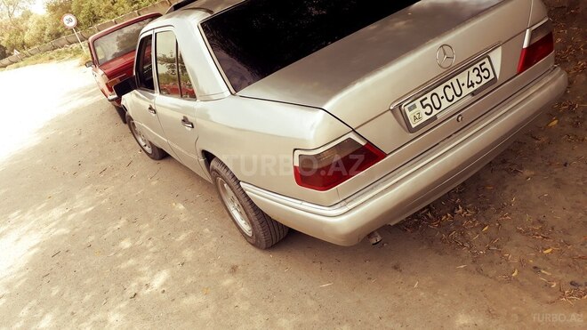 Mercedes E 250 1994, 506,000 km - 0.3 l - Sabirabad