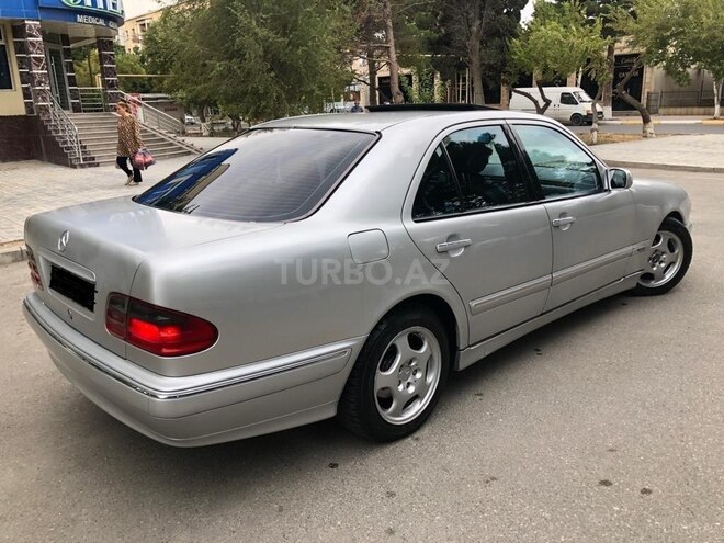 Mercedes E 220 2001, 353,000 km - 2.2 l - Bakı
