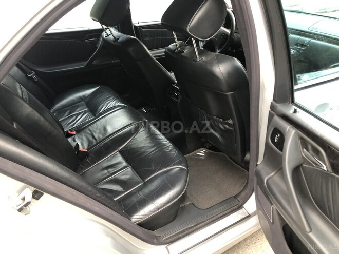 Mercedes E 220 2001, 353,000 km - 2.2 l - Bakı