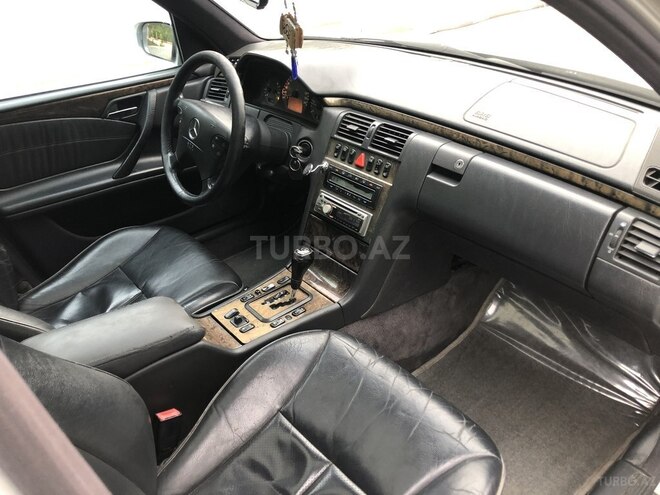 Mercedes E 220 2001, 353,000 km - 2.2 l - Bakı