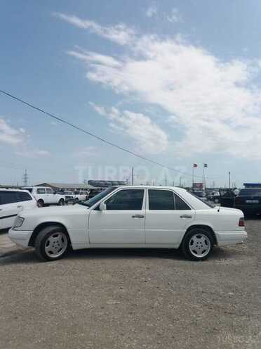 Mercedes E 220 1994, 320,000 km - 2.2 л - Sumqayıt