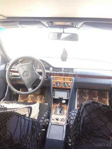 Mercedes E 220 1994, 320,000 km - 2.2 л - Sumqayıt