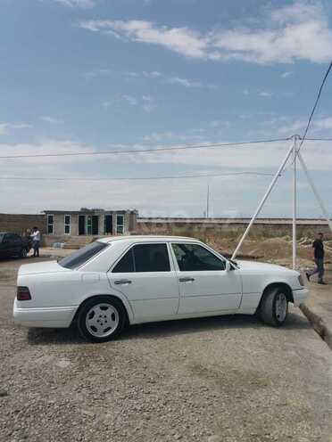 Mercedes E 220 1994, 320,000 km - 2.2 л - Sumqayıt