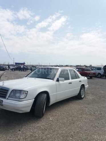 Mercedes E 220 1994, 320,000 km - 2.2 л - Sumqayıt