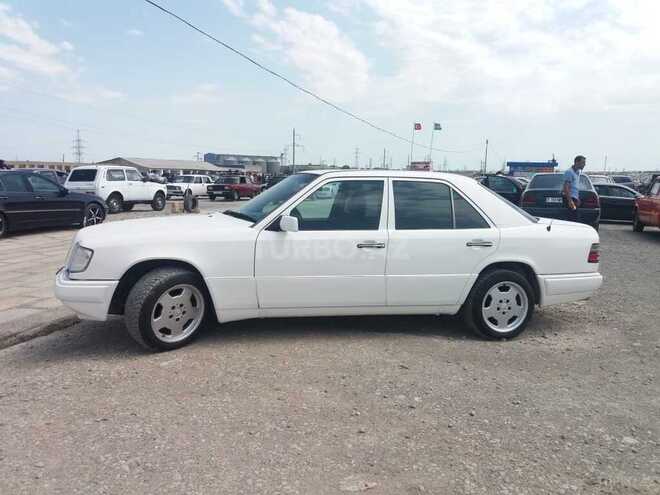 Mercedes E 220 1994, 320,000 km - 2.2 л - Sumqayıt