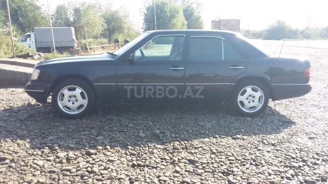 Mercedes E 300 1992, 165,540 km - 3.0 l - Bakı
