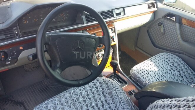 Mercedes E 300 1992, 165,540 km - 3.0 l - Bakı