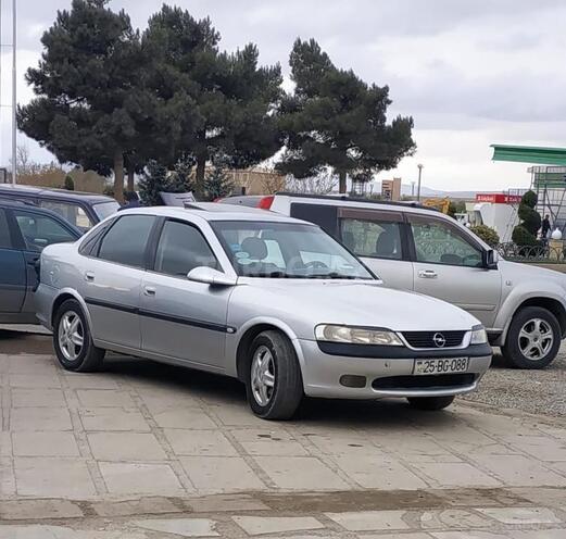 Opel Vectra 1996, 374,000 km - 1.8 l - Quba