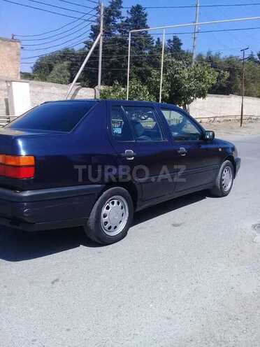 Volkswagen Vento 1994, 211,345 km - 2.0 l - Bakı