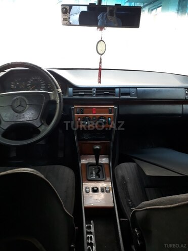 Mercedes E 280 1993, 127,300 km - 2.8 l - Bakı