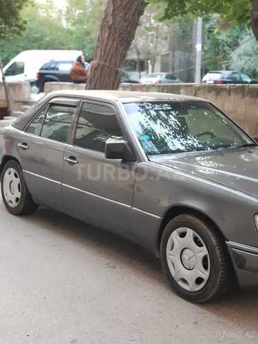 Mercedes E 280 1993, 127,300 km - 2.8 l - Bakı