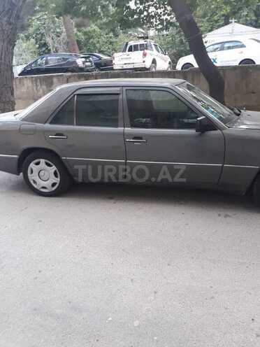 Mercedes E 280 1993, 127,300 km - 2.8 l - Bakı