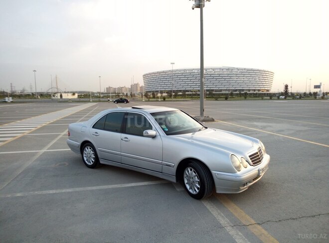 Mercedes E 200 1999, 245,000 km - 2.0 l - Bakı