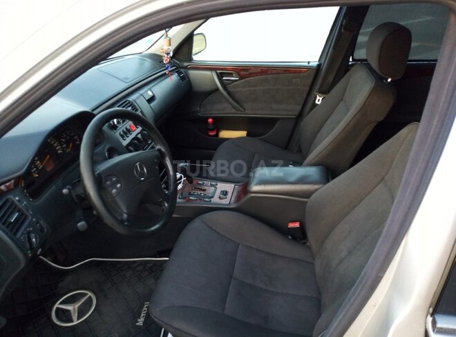 Mercedes E 200 1999, 245,000 km - 2.0 l - Bakı