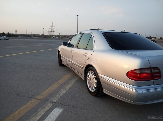 Mercedes E 200 1999, 245,000 km - 2.0 l - Bakı