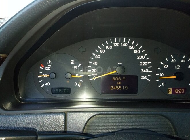 Mercedes E 200 1999, 245,000 km - 2.0 l - Bakı