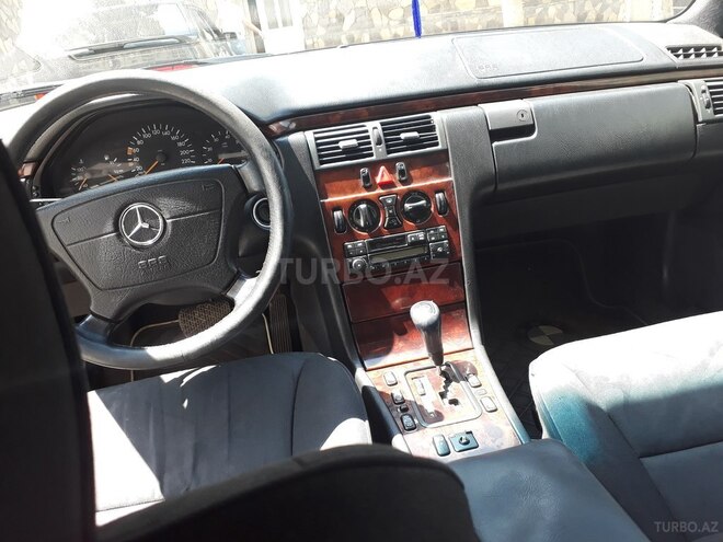 Mercedes E 240 1999, 260,000 km - 2.4 l - Sumqayıt