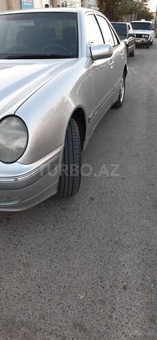 Mercedes E 220 2000, 454,000 km - 2.2 л - Biləsuvar