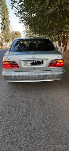 Mercedes E 220 2000, 454,000 km - 2.2 л - Biləsuvar