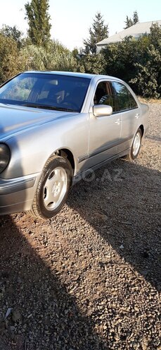 Mercedes E 220 2000, 454,000 km - 2.2 л - Biləsuvar