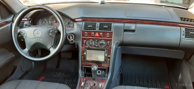 Mercedes E 220 2000, 454,000 km - 2.2 л - Biləsuvar