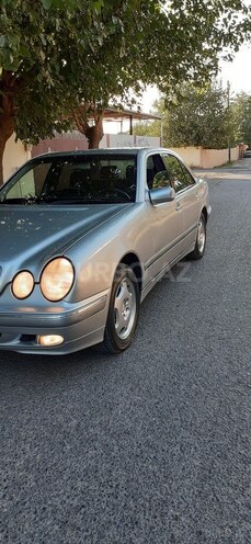 Mercedes E 220 2000, 454,000 km - 2.2 л - Biləsuvar