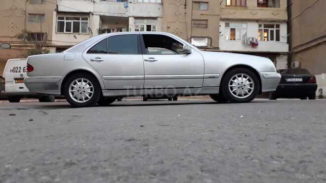 Mercedes E 240 2001, 270,000 km - 2.4 l - Bakı