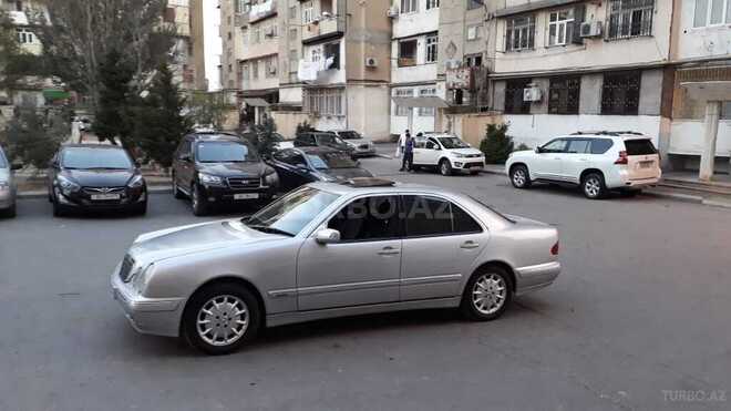 Mercedes E 240 2001, 270,000 km - 2.4 l - Bakı