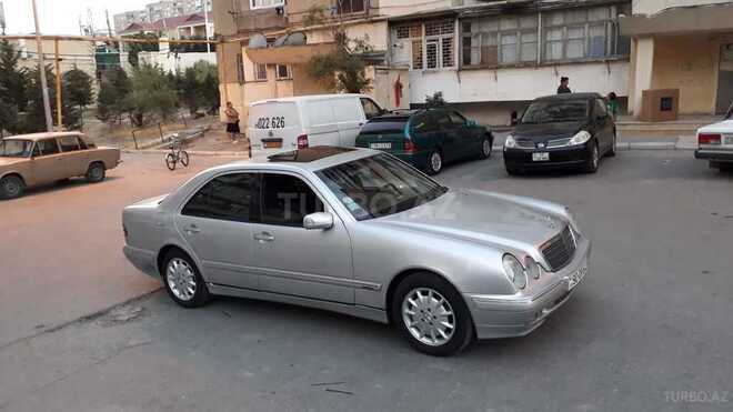 Mercedes E 240 2001, 270,000 km - 2.4 l - Bakı