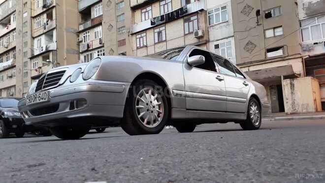 Mercedes E 240 2001, 270,000 km - 2.4 l - Bakı