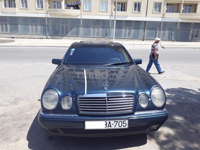 Mercedes E 240 1999, 260,000 km - 2.4 l - Sumqayıt