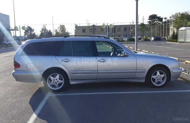 Mercedes E 220 2001, 325,000 km - 2.2 l - Bakı