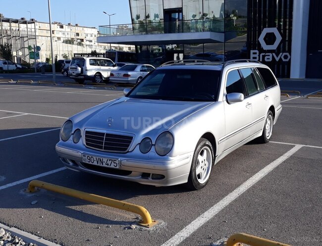 Mercedes E 220 2001, 325,000 km - 2.2 l - Bakı