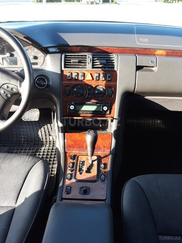 Mercedes E 220 2001, 325,000 km - 2.2 l - Bakı