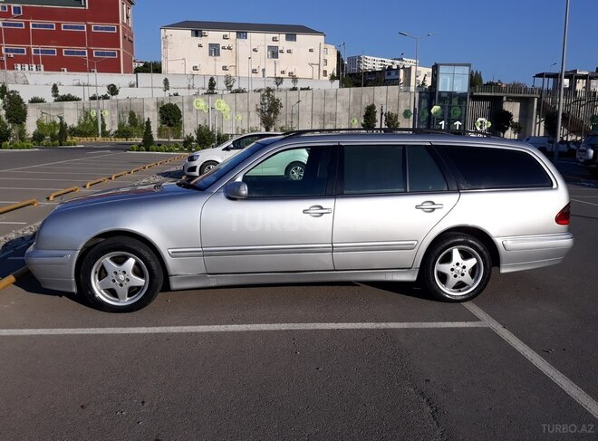 Mercedes E 220 2001, 325,000 km - 2.2 l - Bakı