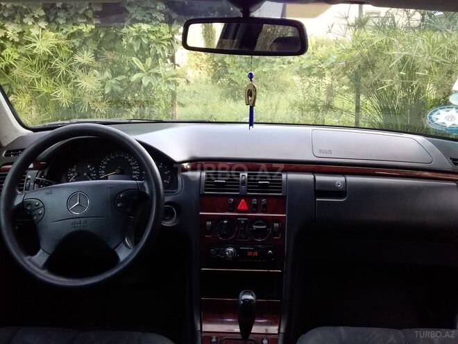 Mercedes E 270 2000, 305,122 km - 2.7 l - Bakı