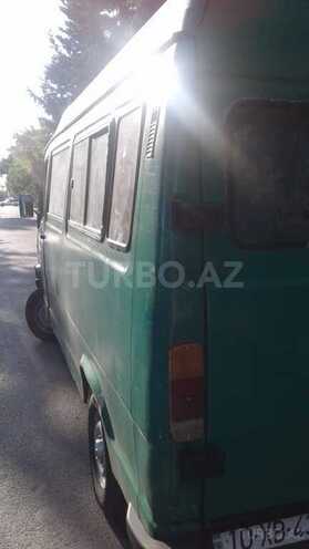 Mercedes 208 D 1993, 500,000 km - 2.3 l - Salyan