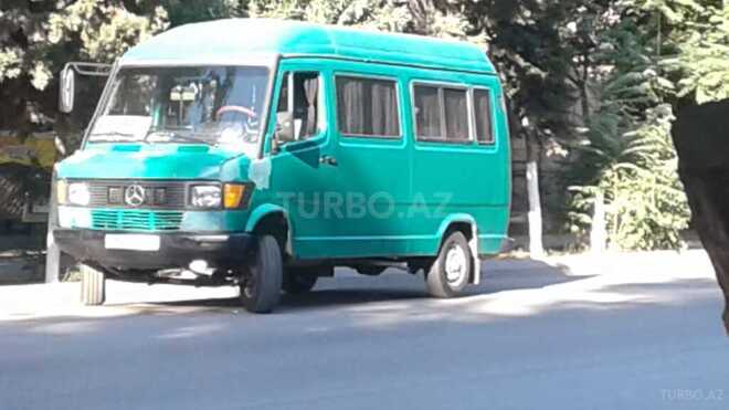 Mercedes 208 D 1993, 500,000 km - 2.3 l - Salyan