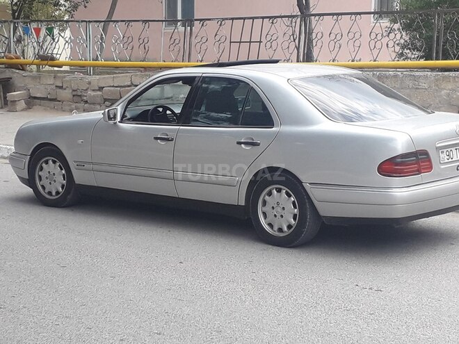 Mercedes E 230 1996, 210,000 km - 2.3 l - Sumqayıt