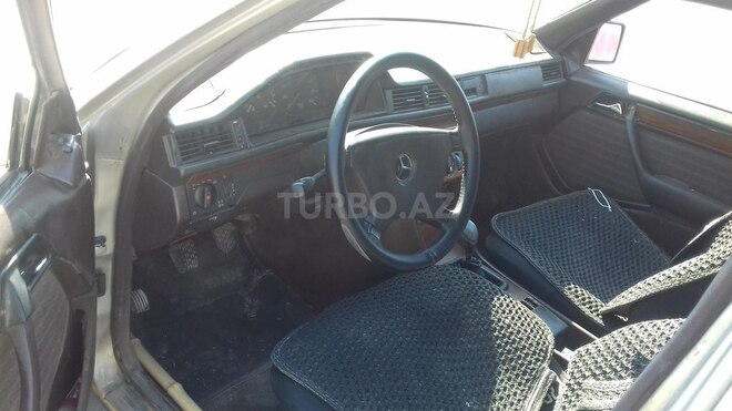 Mercedes  1992, 326,000 km - 2.0 l - Masallı