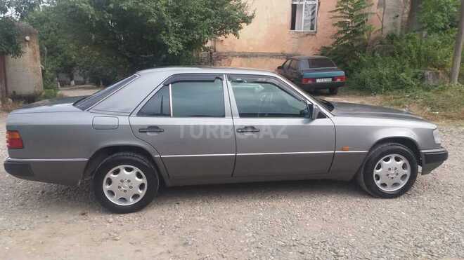 Mercedes E 200 1993, 344,000 km - 2.0 l - Quba