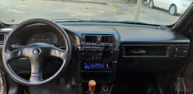 Opel Vectra 1993, 318,500 km - 1.8 l - Bakı