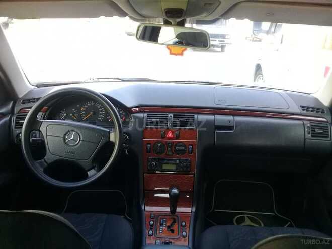 Mercedes E 200 1999, 195,000 km - 2.0 l - Gəncə