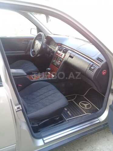 Mercedes E 200 1999, 195,000 km - 2.0 l - Gəncə