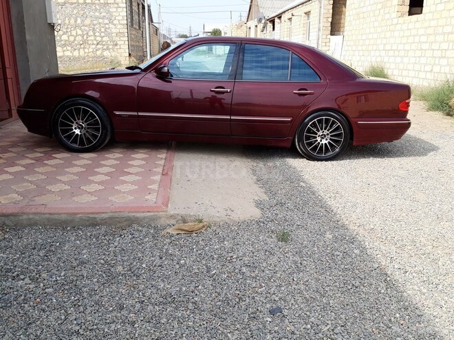 Mercedes E 240 2000, 150,710 km - 2.4 l - Gəncə