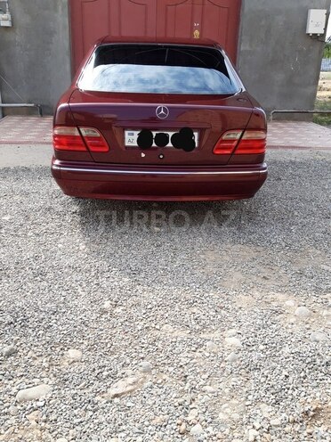 Mercedes E 240 2000, 150,710 km - 2.4 l - Gəncə