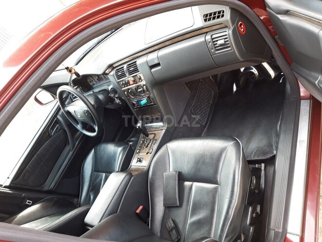 Mercedes E 240 2000, 150,710 km - 2.4 l - Gəncə