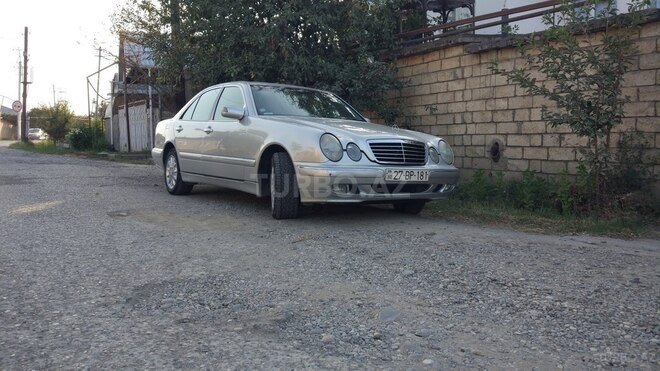 Mercedes E 320 2001, 406,930 km - 3.2 l - Xudat