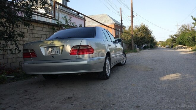Mercedes E 320 2001, 406,930 km - 3.2 l - Xudat